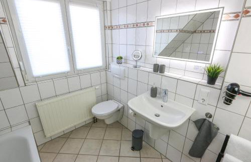 Ferienwohnungen Möhnesee - zentral, stilvoll und ruhig mit Balkon und Boxspringbetten - Foto 13