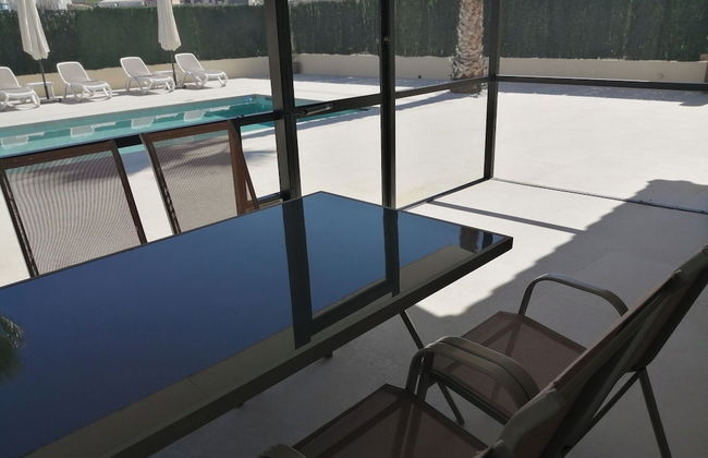 Villa - Sleeps 4 - Pool - Patio - Parking - Foto 15