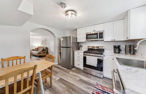 Remodeled 2 Bedroom Apartment by Wedding Venues - Foto 1