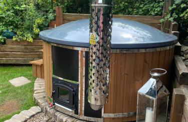 Romantic Cottage with Wood-fired Hot tub and Outdoor Pizza Oven - Foto 24