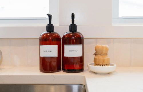 Parking! Hot tub! 10 min walk to beach - Foto 20