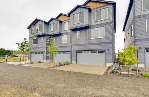 Columbia River Views Spacious Hammond Getaway! - Photo 35