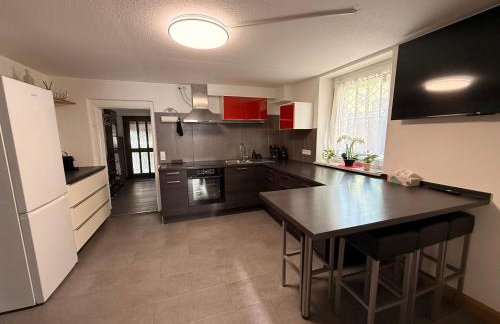ARCOS Apartment - Geräumige 3-Zimmer-Wohnung mit 8 Einzelbetten - Perfekt für Familien, Gruppen oder Monteure - Foto 13