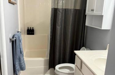 Spacious Home with First Floor King Bed - Foto 13