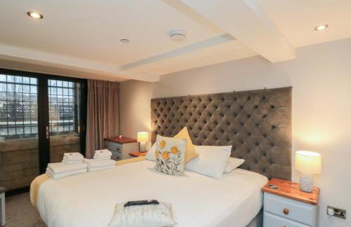 Blue Peter Engine Shed - Photo 12