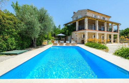 4 Bedroom Cozy Home In Sveti Lovrec - Foto 1