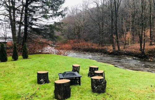 Charming 120-year-old farmhouse by the creek. - Foto 1