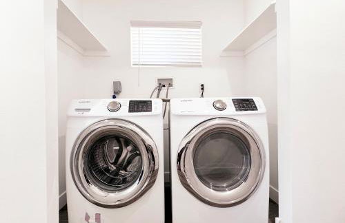 Cozy 3 BR Townhouse with Balcony - Photo 55