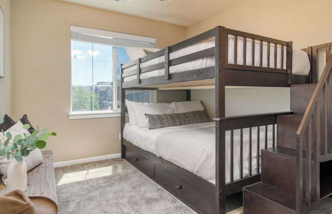 Canal Trail Base Camp by Avantstay Hot Tub + Deck + Walk to Pickleball + 10 Min to Bend Family Friendly - Foto 75