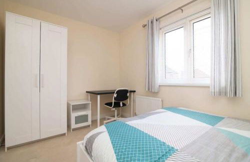 Quiet Two Bedroom House Driveway Parking & Garden - Foto 12