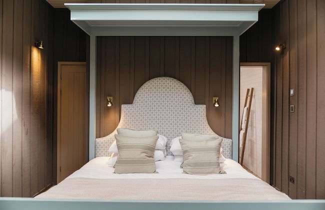 Retreat East - Photo 16