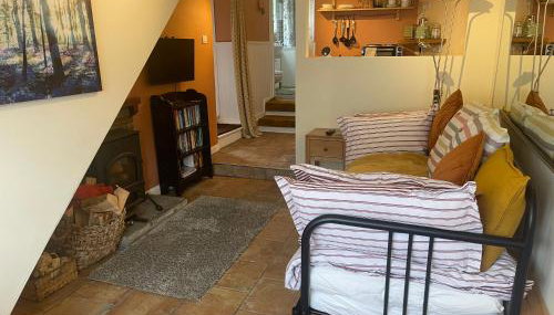 Hideaway@no3 - Photo 1