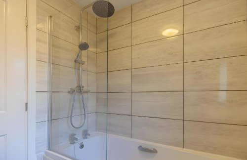 FREE parking, LARGE House for Contractors & Families, Sleeps 7, 25 mins to MANCHESTER & LIVERPOOL - Foto 53