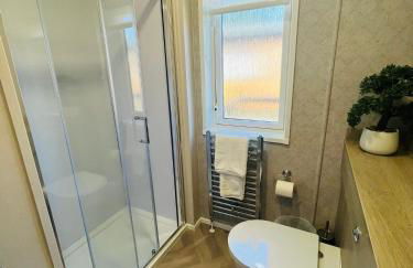 Laburnum Lodge with Hot Tub - Foto 21