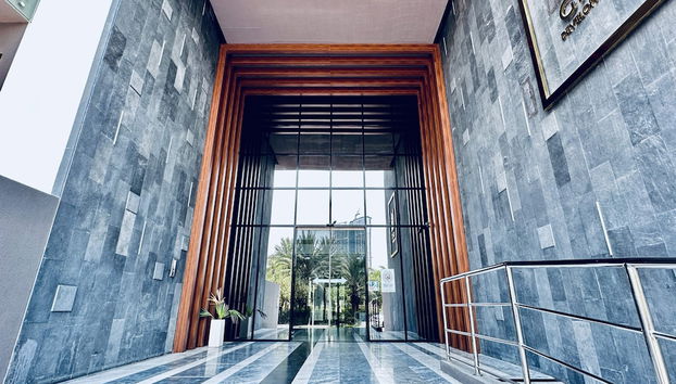 Premium 1-Bedroom Perla Apartment in JVC | Infinity Pool & Kids’ Play Area - Foto 2, Vestíbulo