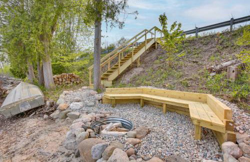 Hot Tub and Fire Pit Suttons Bay Home Near Wineries - Foto 37