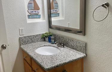 Quiet 1bed,1bath condo with free parking - Photo 13