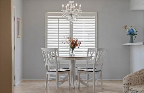 French Country Charm with Pool and Mountain Views - Foto 37