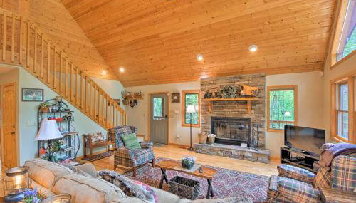 Andrews Cabin with Game Room and Covered Porch! - Foto 4