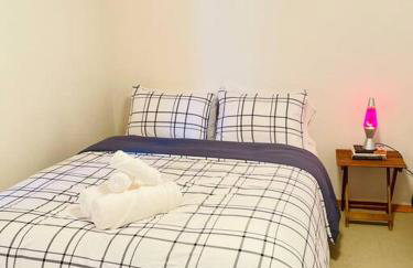 Unforgettable 4 bedroom 3 bath waterfront cabin - Photo 35