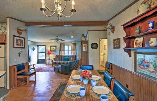 Spacious Utopia Family Home w/ Hill Country Views - Foto 7