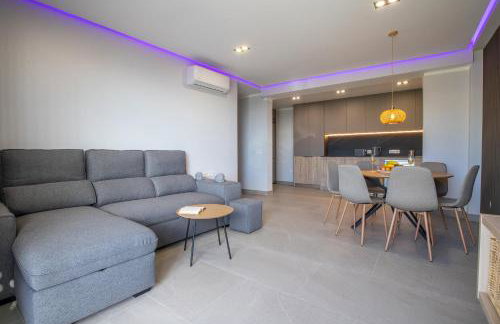Apartamento de Lujo con Jacuzzi Privado, Piscina y Vistas al Mar - Foto 47
