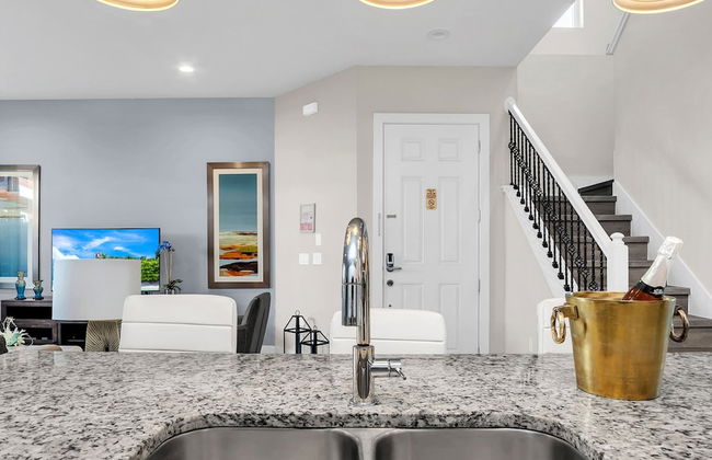 5 BR 6 BA Villa 5min Disneyworld Hot Tub BBQ - Foto 8