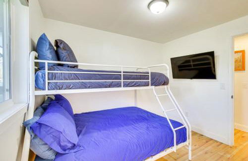 Charming Arlington Home with Hot Tub and Fenced Yard! - Foto 17