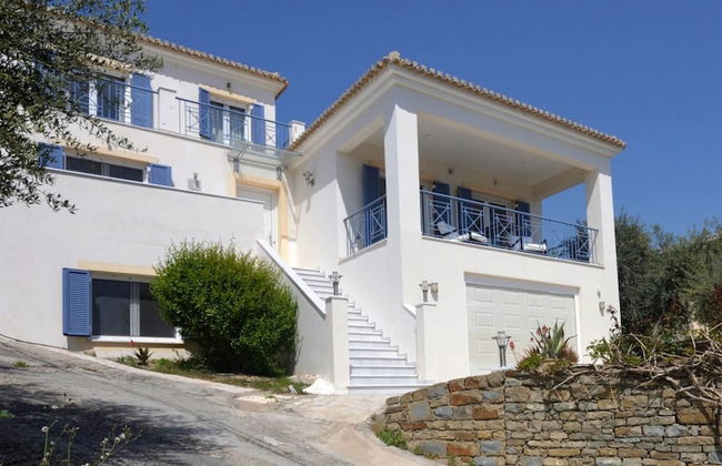 Villa in Finikounta Near Sandy Beach - Photo 1