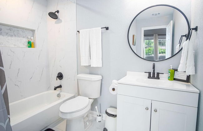 Charming 3BR 2BA Gem Close to Downtown Riverwalk - Foto 17