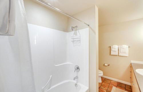 Walk to the Lake Chelan Condo with Mtn Views! - Foto 18