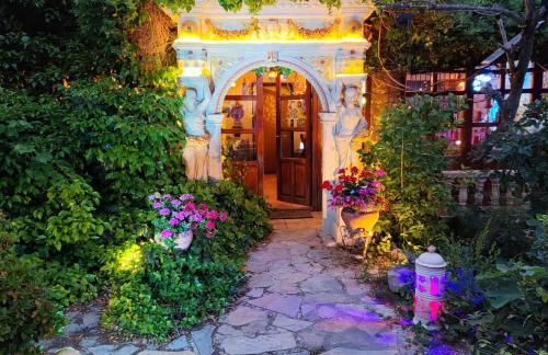 Refugio madera estilo árabe con estatuas, estanques y un pequeño zoo - Foto 47