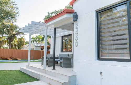 Luxury Retreat 3B ,2Ba POOL , Coral Gables Center - Photo 45