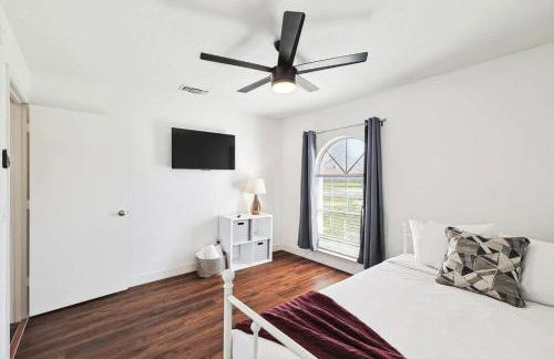 Spacious 4-BR Home Near Allen Outlets & Dining - Foto 16