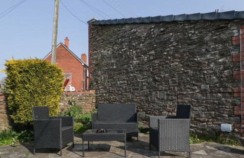 The Netherend Inn - Pet Friendly Haven - Photo 17