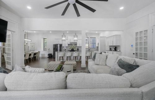 Family-Friendly 5BR | Sleeps 15 | 3 mins Downtown! - Foto 38