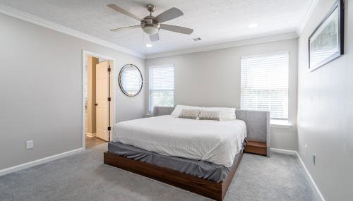 Spacious 3BR with Game Room and Fenced Yard Near Six Flags and Braves - Foto 5