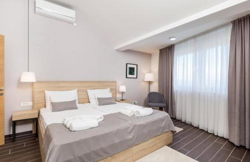 Nice Home In Udbina With Sauna - Photo 36