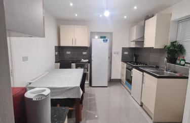 Cheerful 4/5 bed house - Heathrow - Foto 7