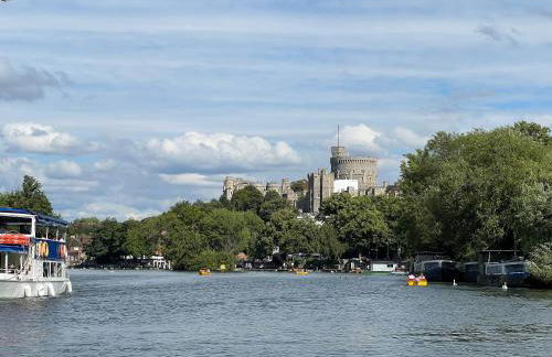 Radiant Retreat Ideal for LegoLand, Windsor, & LHR - Foto 38