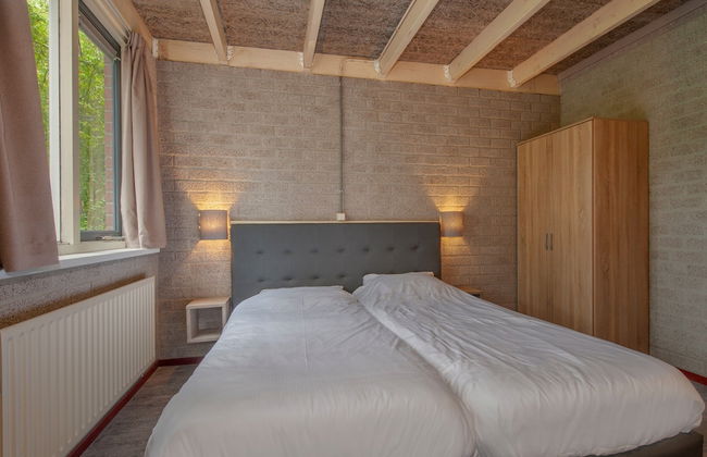 Restyled Bungalow with Dishwasher near Nature Reserve - Photo 4