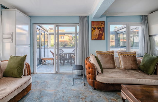 Villa With Terrace Right by the Sea in Urla - Photo 2