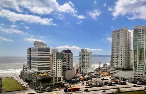 Apartamento vista mar, 2 quartos, garagem - COMPLETO - Foto 3