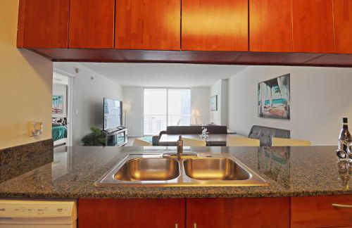Upscale Apartment in the Heart of Brickell - Foto 46