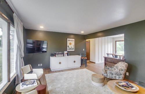 Updated Plymouth Home about 5 Mi to Road America! - Foto 8