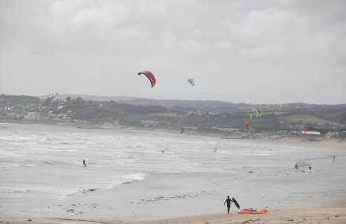 DRIFTWOOD - Super 1 Bedroom Home with Sea Views - Photo 33