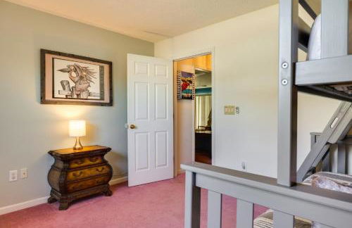 Pine Knoll Shores Getaway - Walk to Beach! - Foto 25