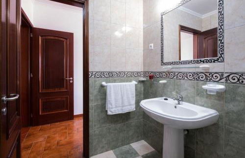 Batalha Family House - Photo 35