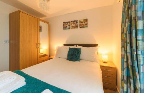 Panoramic Sea-View Family Appartment , Free Parking, Sleeps 6 , Walk to Beach, Station, & Town - Foto 37