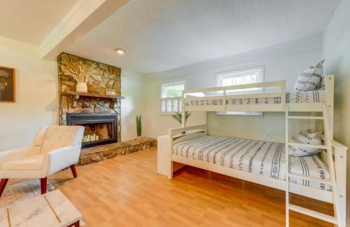 Pet-Friendly Mooresville Escape with Fenced Yard and Lake Access - Foto 2